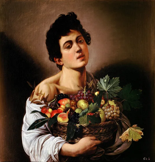 Garçon avec un panier de fruits