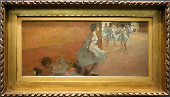 Danseuses montant un escalier
