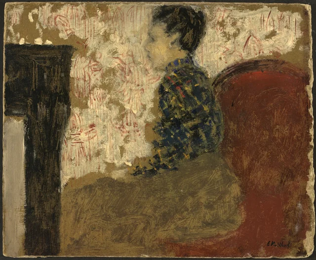Mulher sentada junto à lareira