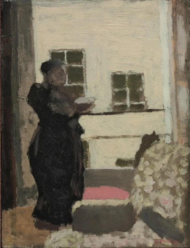 Madame Vuillard debout lisant devant la fenêtre