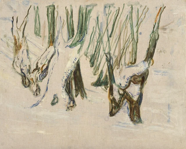 Troncos nudosos en la nieve