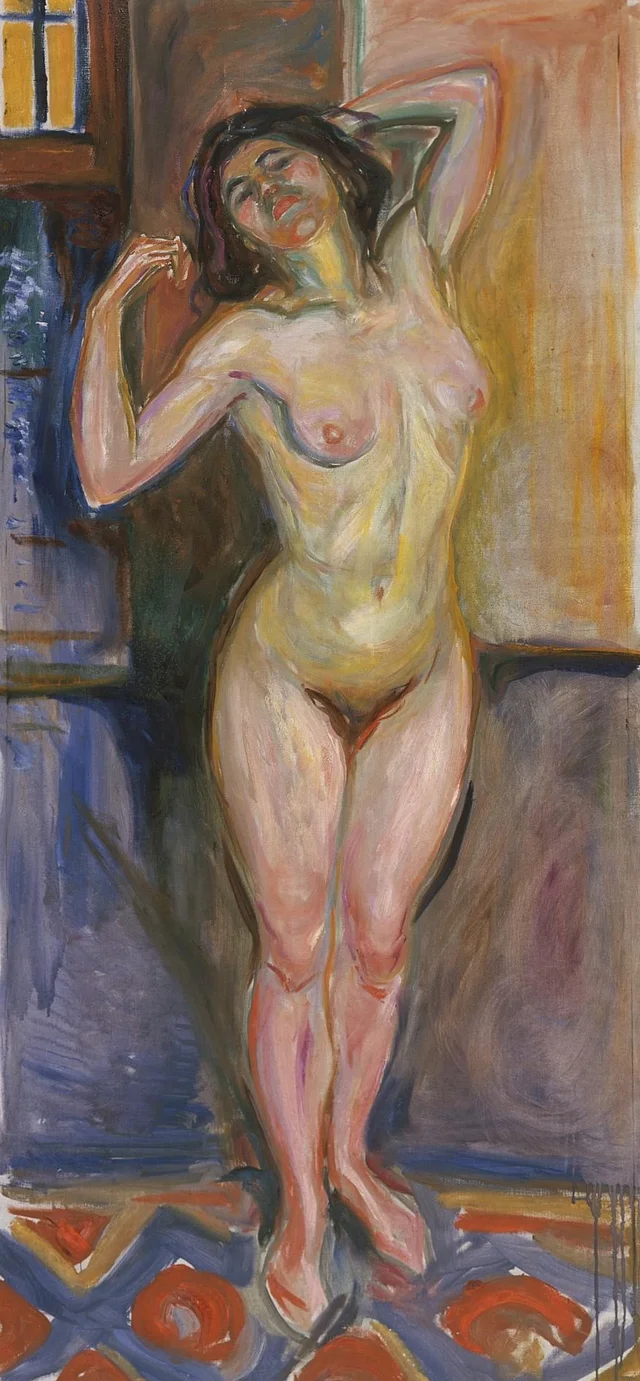 Desnudo de pie, con los brazos detrás de la cabeza