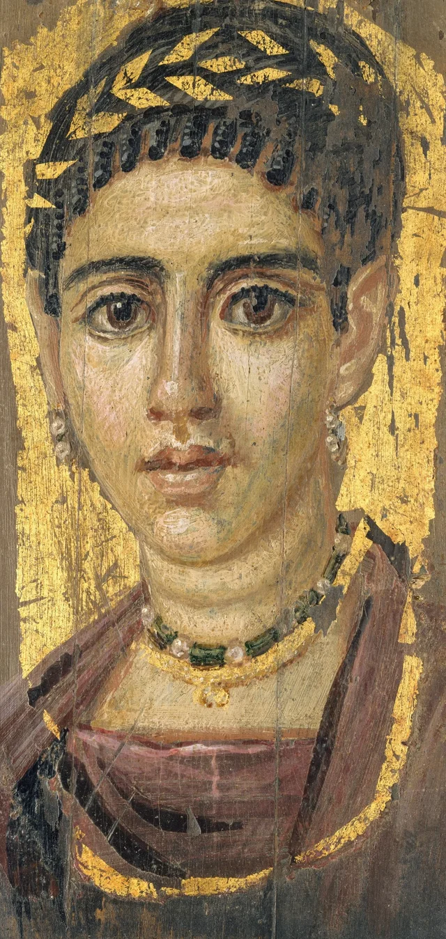 Retrato de una mujer joven con corona dorada