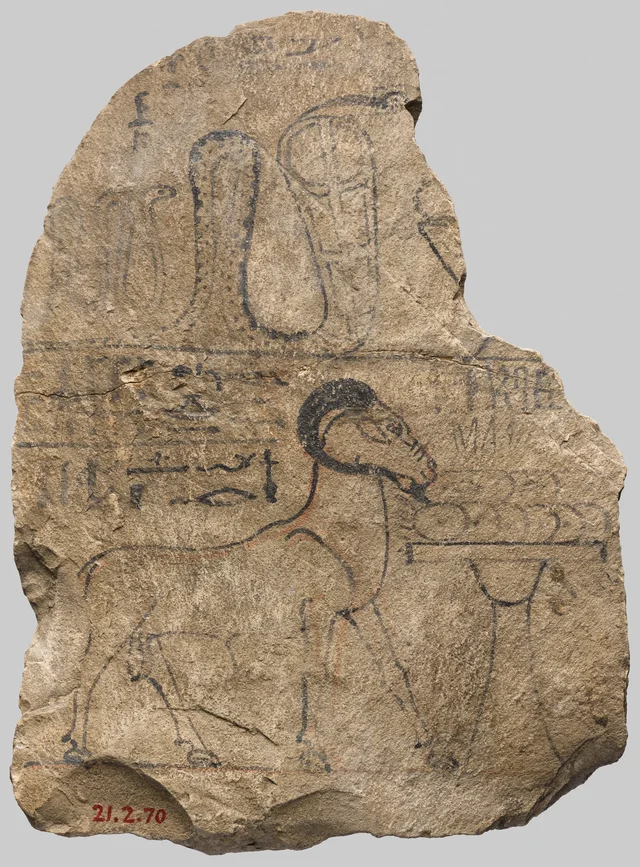 Ostracon cintré représentant la déesse serpent Meretseger et le bélier d'Amon, signé par Neferhotep