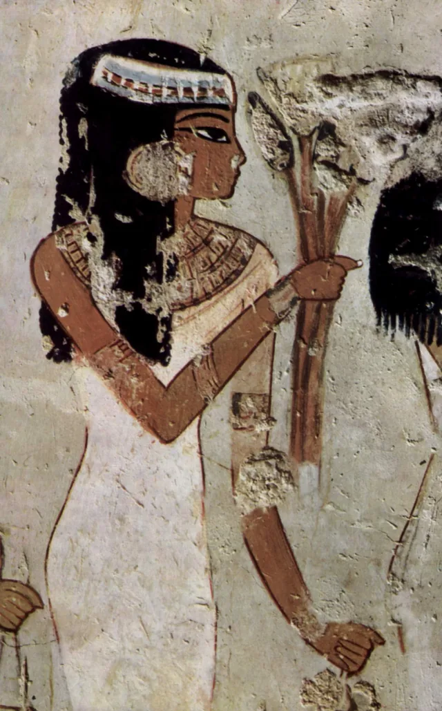 Jeune femme tenant des fleurs, Égypte ancienne