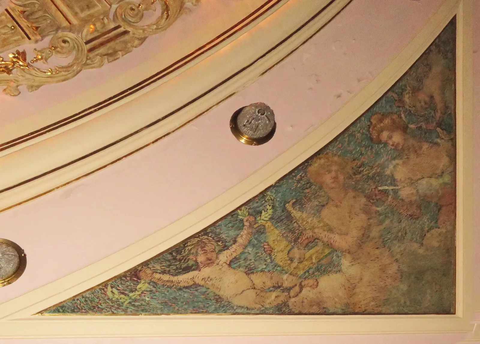 Allégorie de l'art lyrique - Femmes à la lyre - Triangle du plafond au-dessus de la salle du Théâtre municipal de Rio de Janeiro, Eliseu Visconti