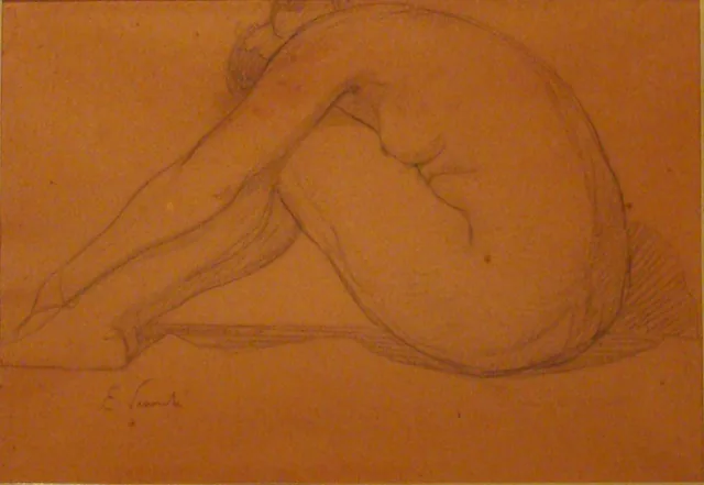 座る裸体像