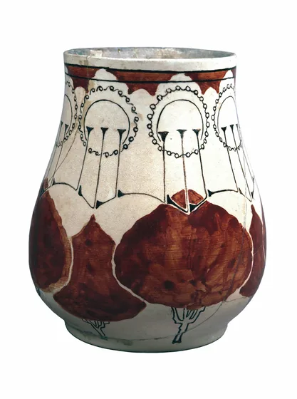 Vase décoré d'arbres bruns