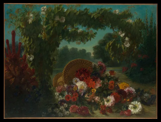 Corbeille de fleurs renversée dans un jardin