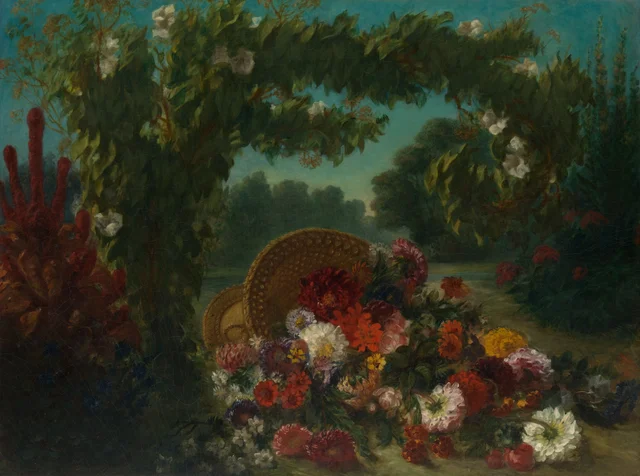 Cesta de flores volcada en un jardín