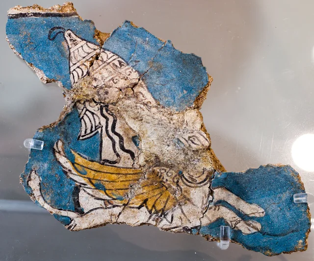 Figure with boar's-tusk helmet and griffin (Mycenae), Ancient Greece