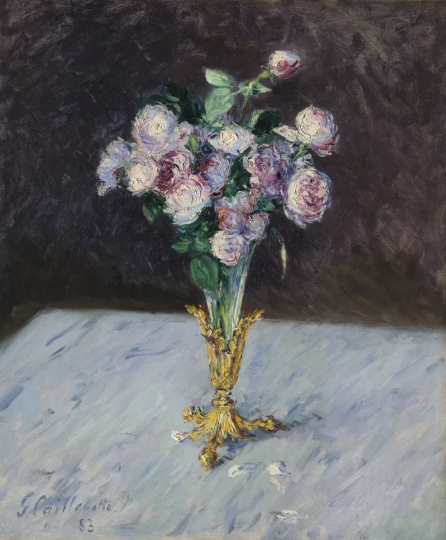クリスタルの花瓶のバラの花束