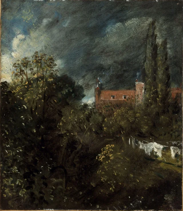 Vue dans un jardin avec une maison rouge au loin
