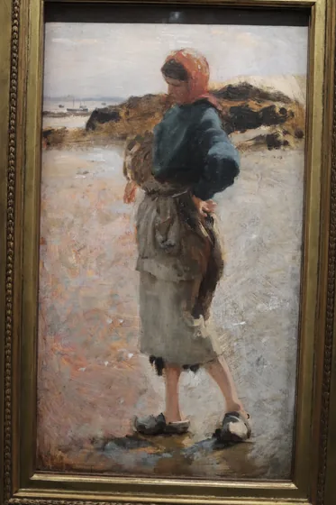 Jeune fille sur la plage