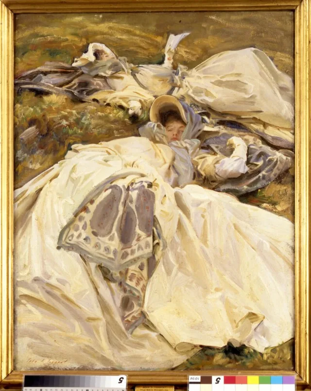 Deux jeunes filles en robe blanche