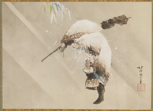 雪の中を網を担ぐ漁師