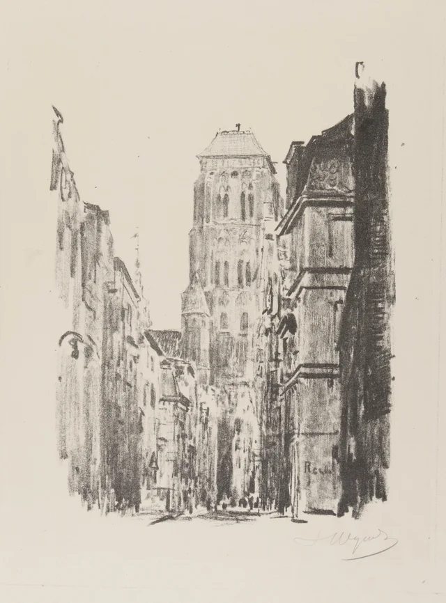 A torre da igreja de Santa Maria de Gdańsk no fim da rua