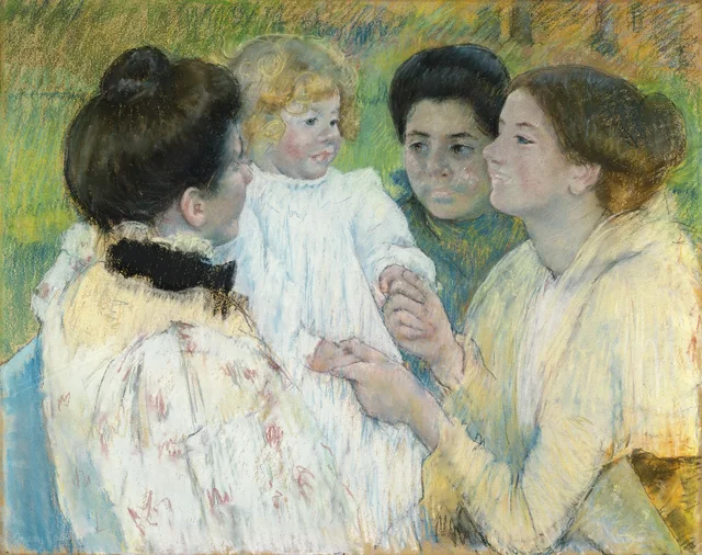 Mujeres admirando a un niño