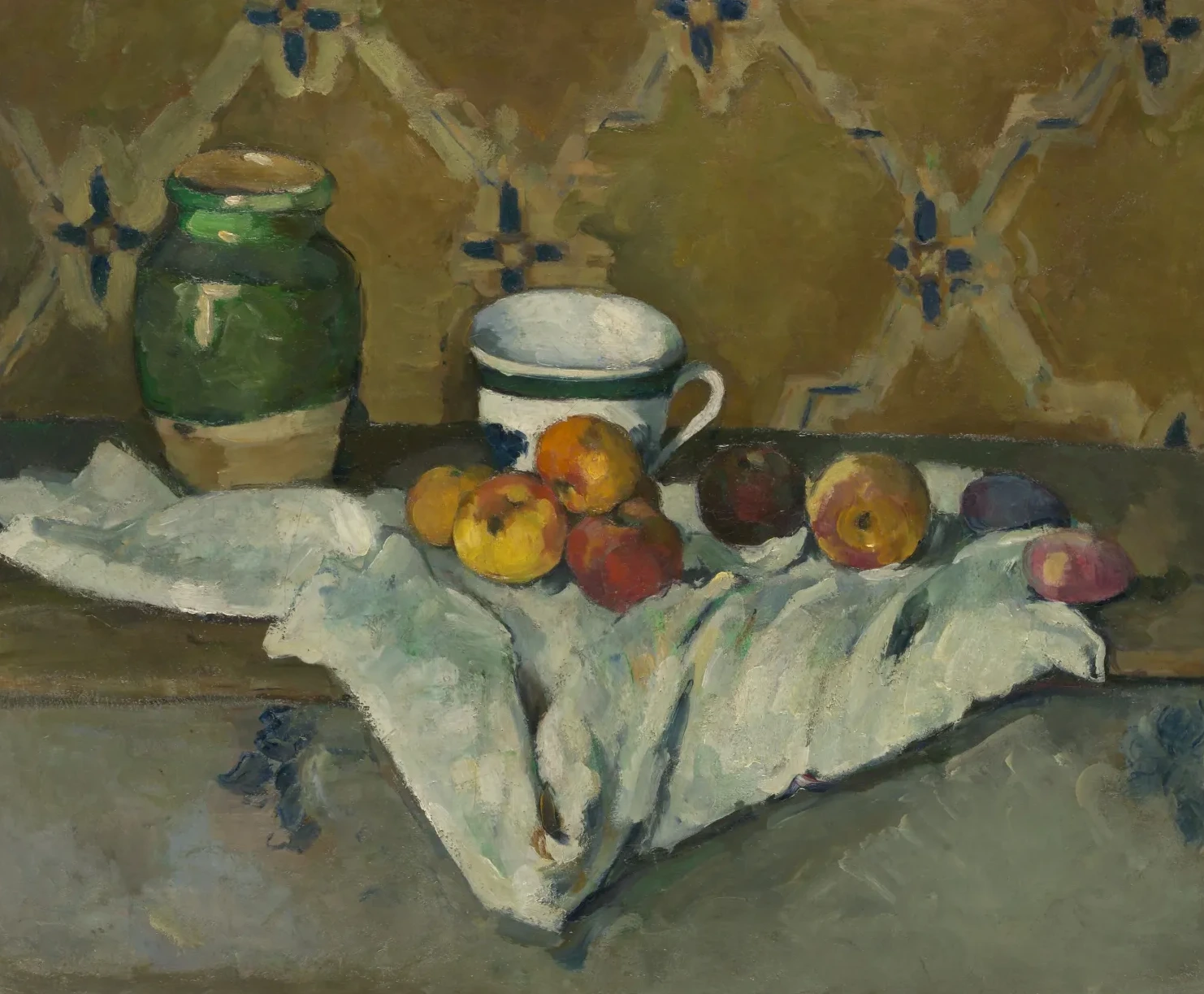 Poterie, tasse et fruits sur une nappe blanche, Paul Cézanne
