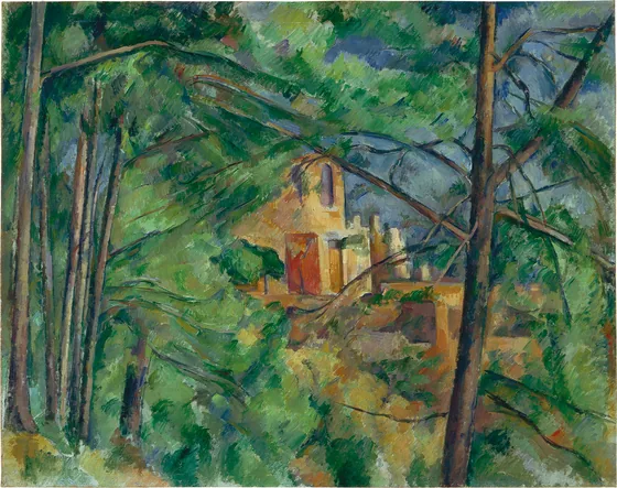 Château Noir derrière les arbres
