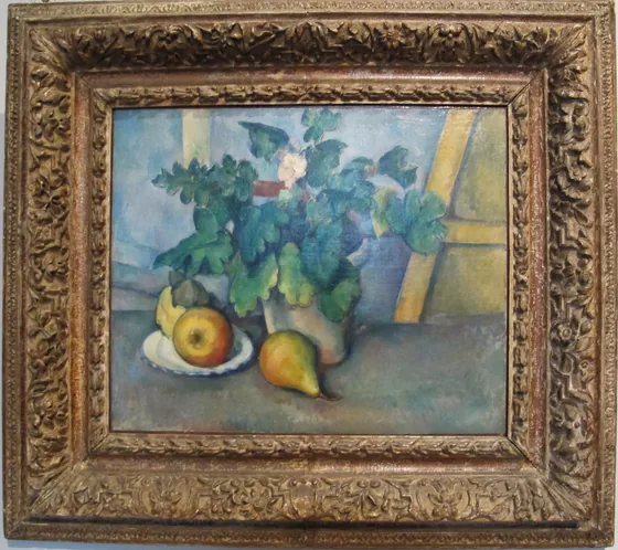 Pot de primevères et fruits