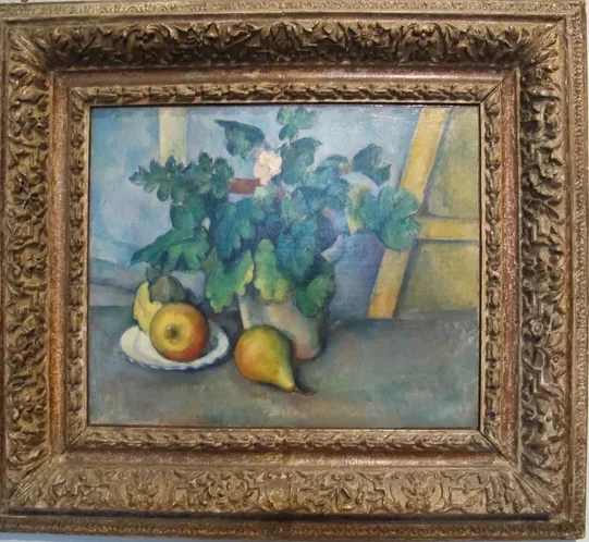 Pot de primevères et fruits