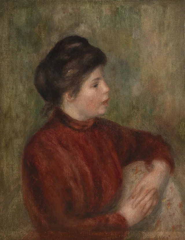 Mujer apoyada en una silla