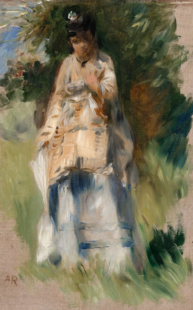 Mujer de pie junto a un árbol