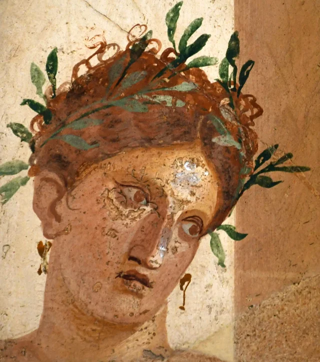 Tête de jeune femme couronnée de laurier, Rome antique