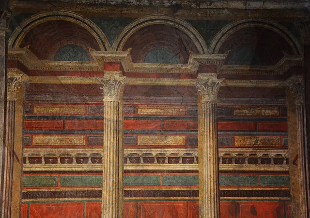 Second-Style wall with colonnade