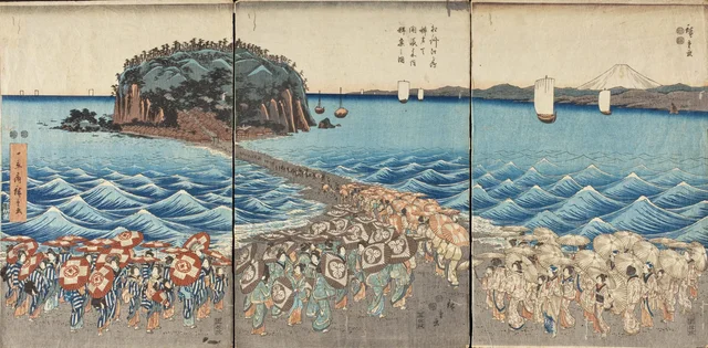 Multitud visitando el santuario de Benzaiten en Enoshima, provincia de Sagami, con ocasión de la exposición especial