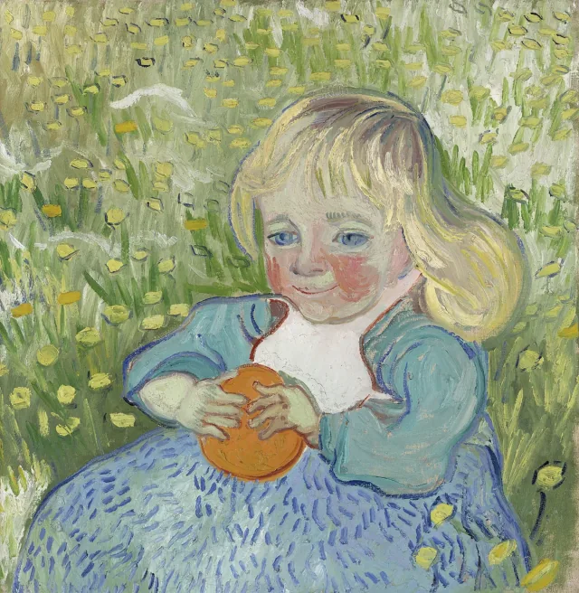 オレンジを持つ子ども