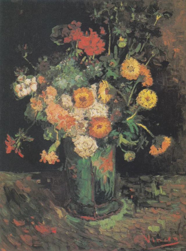 Zinnias y geranios en un jarrón