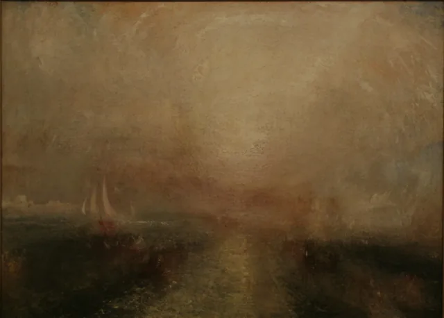 海岸に近づくヨット